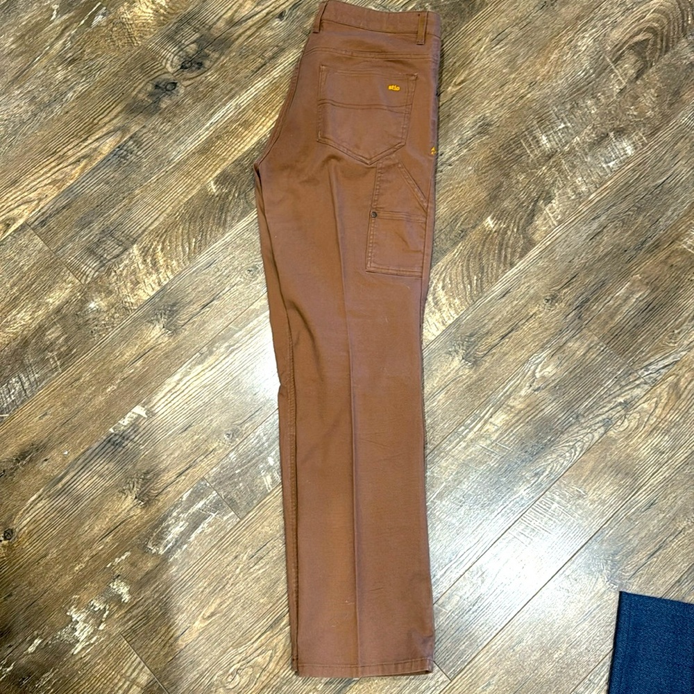 Brown man, hunting pants, stio